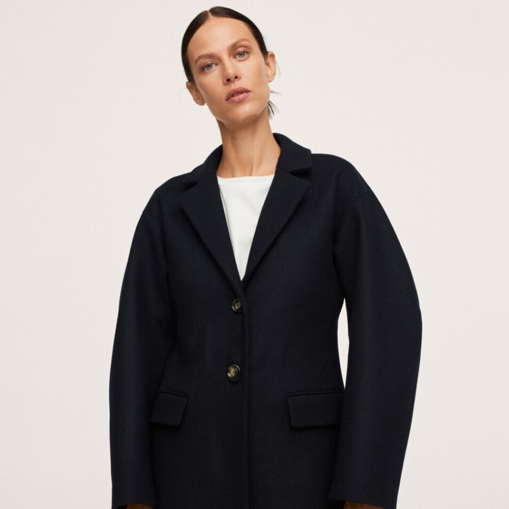 Buttoned wool coat